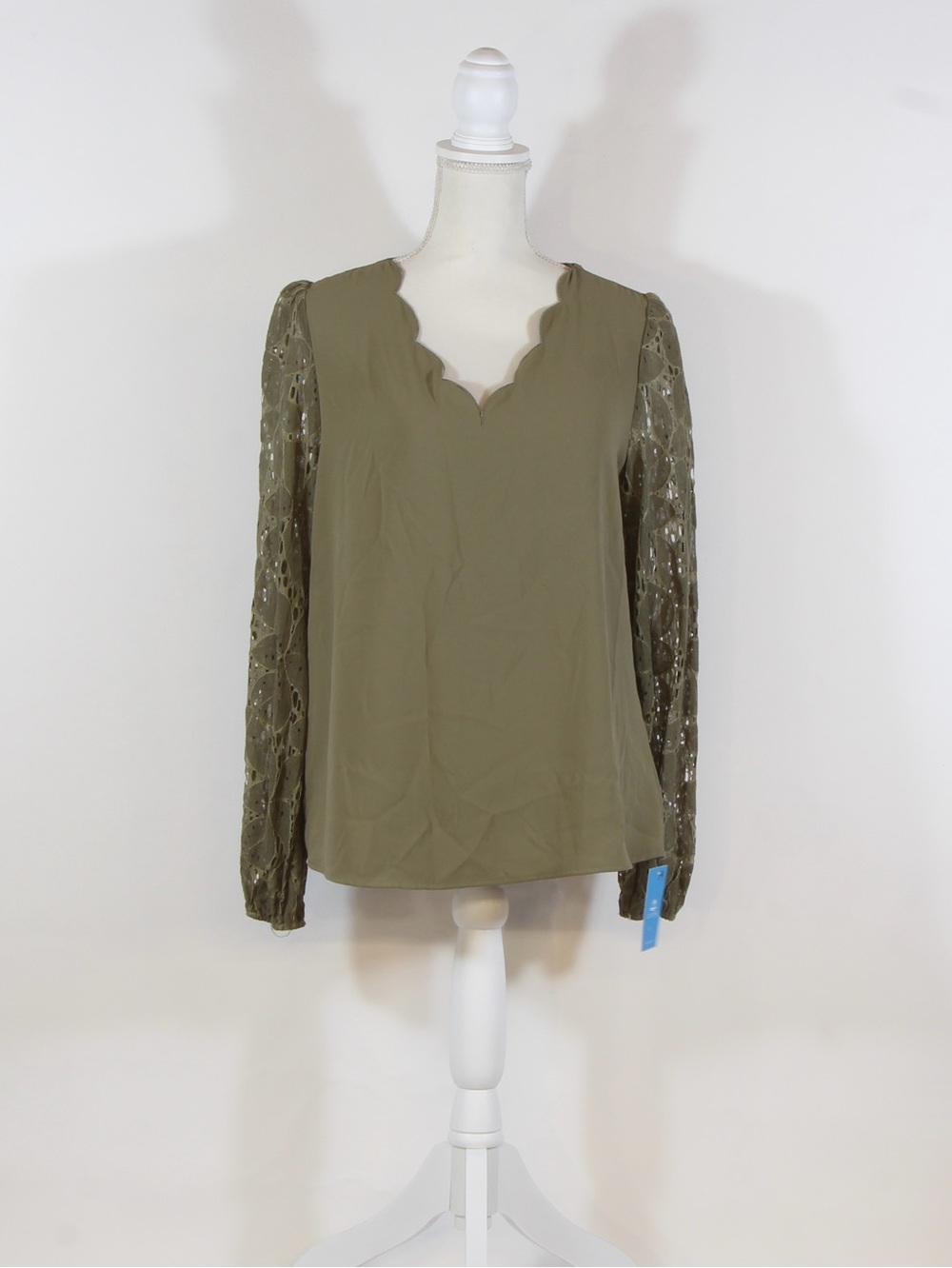 Cupshe Olive Scalloped V-Neck Lace-Sleeve Blouse
